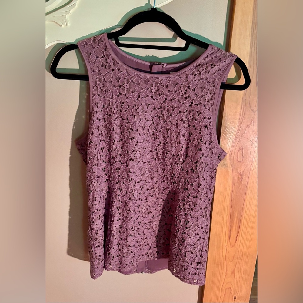 ⭐️Banana Republic Sleeveless Dusty Purple Lace Top Zip Up Back Size 8P⭐️ NWT